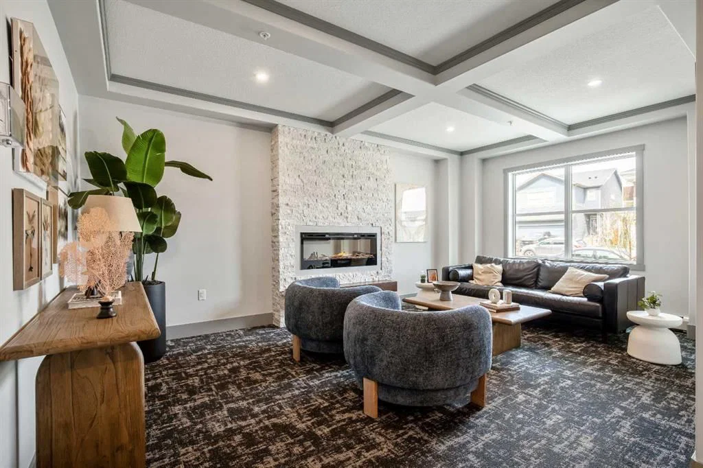 405, 125 Wolf Hollow Crescent SE, Calgary — photo 5 of 33