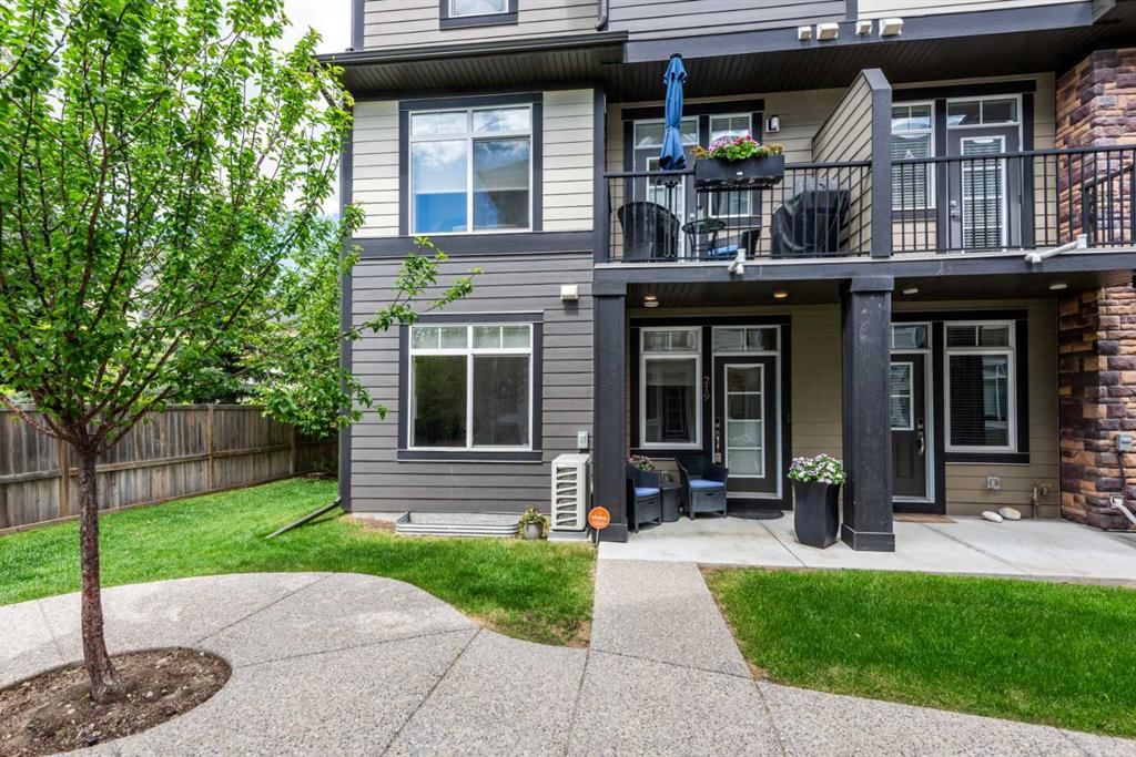 219 Wentworth Row SW, Calgary — photo 2 of 37
