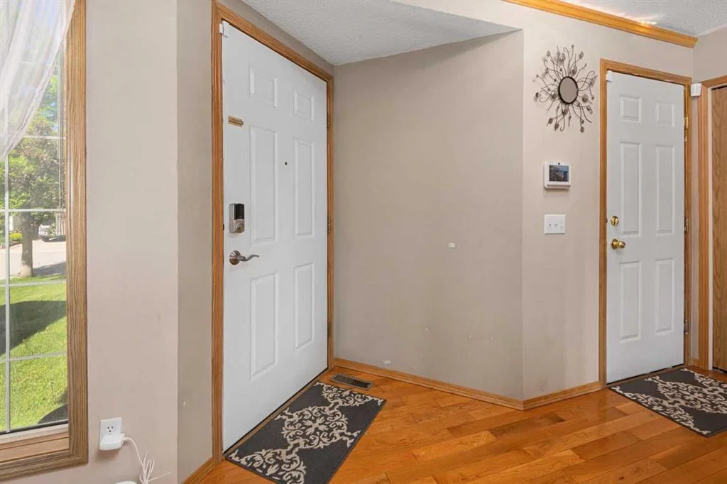 69 Applemont Place SE, Calgary — photo 4 of 41