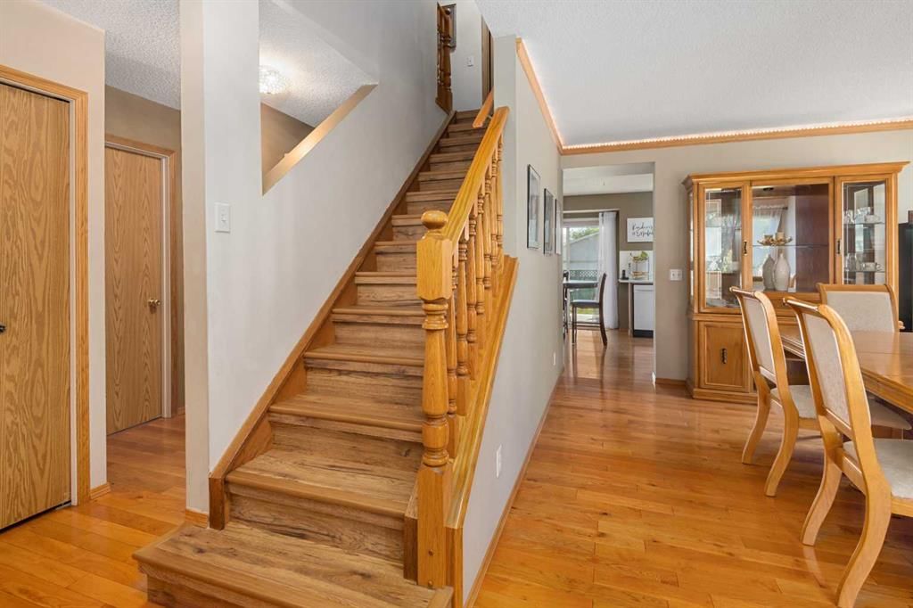 69 Applemont Place SE, Calgary — photo 5 of 41
