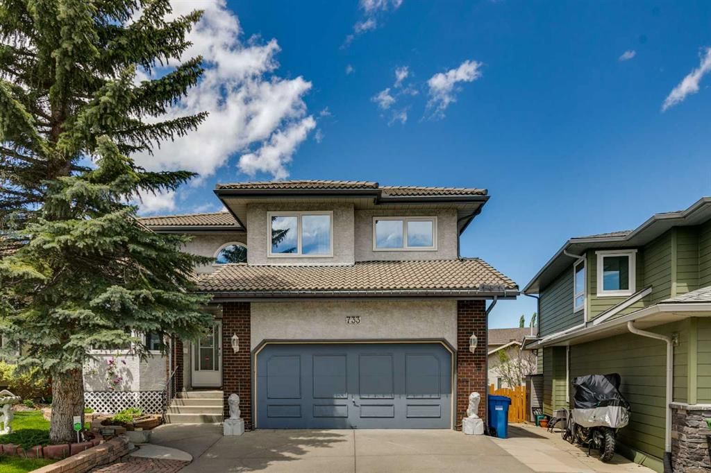 733 Edgebank Place NW, Calgary — main listing photo