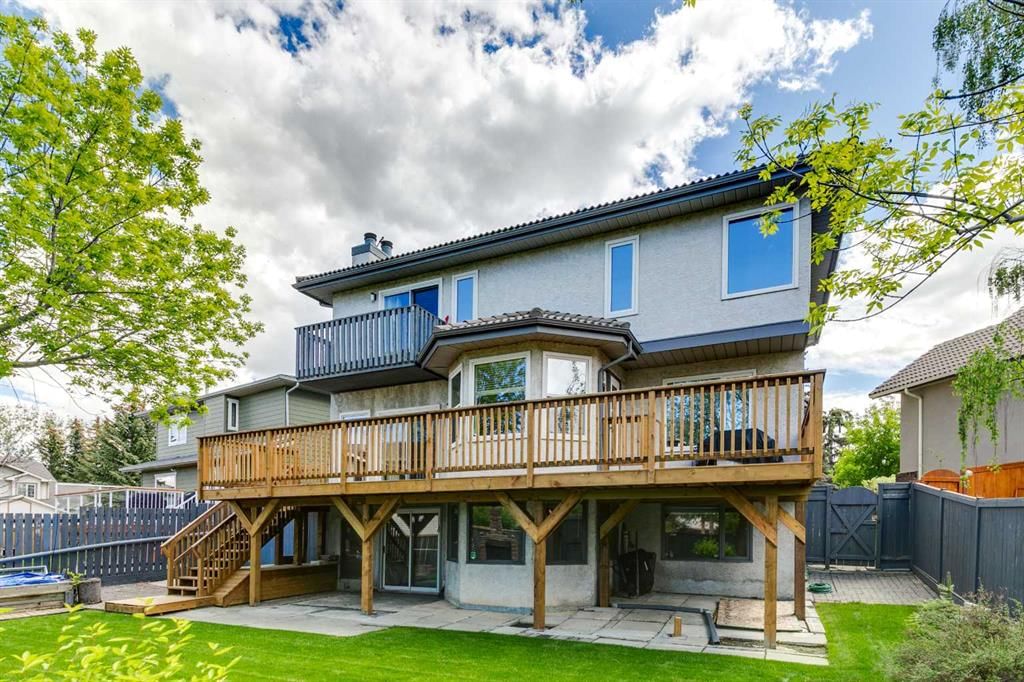 733 Edgebank Place NW, Calgary — photo 2 of 49