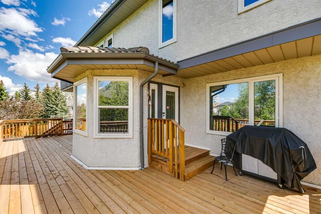 733 Edgebank Place NW, Calgary — photo 3 of 49