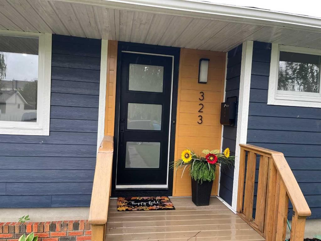 323 84 Avenue SE, Calgary — photo 3 of 23