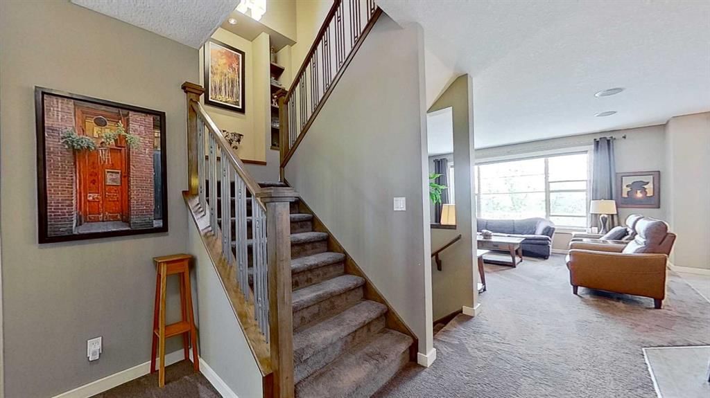70 Panamount Road NW, Calgary — photo 3 of 32