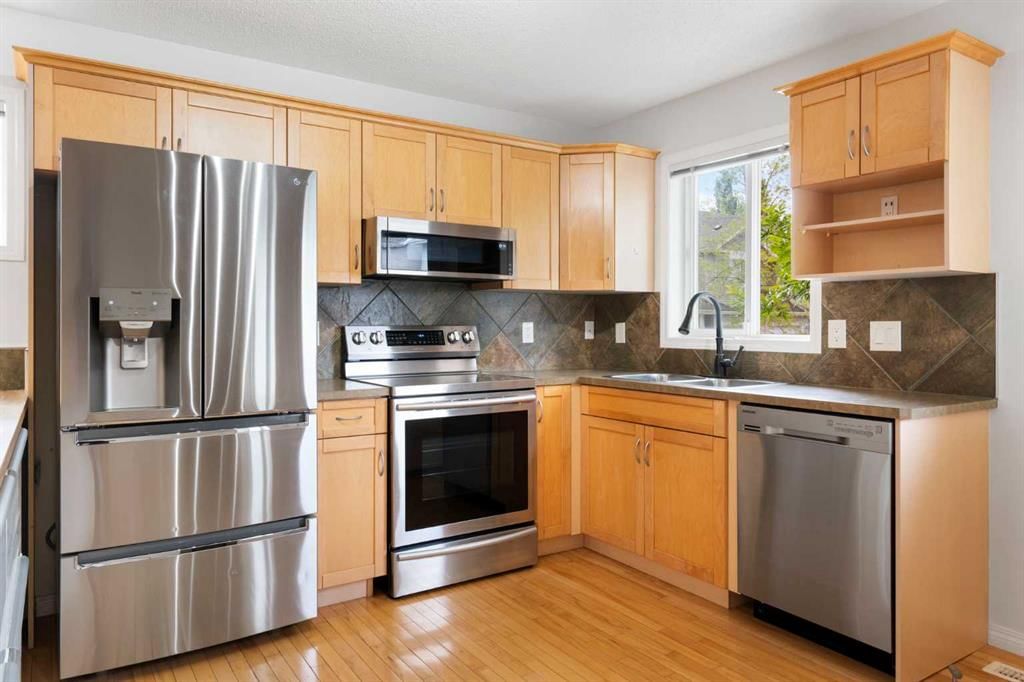 112 Royal Oak Gardens NW, Calgary — photo 4 of 46