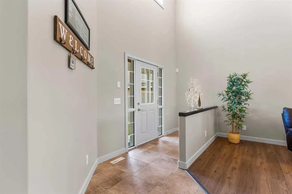 38 Everhollow Green SW, Calgary — photo 3 of 50