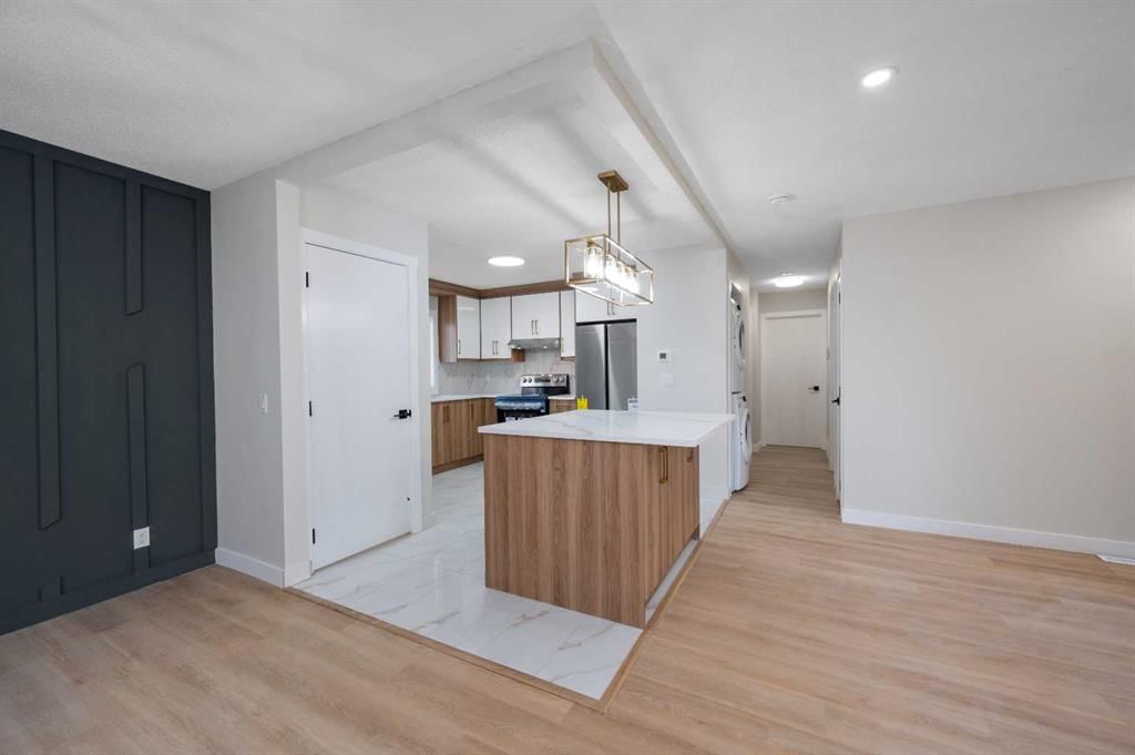 5023 Marlborough Drive NE, Calgary — photo 3 of 34