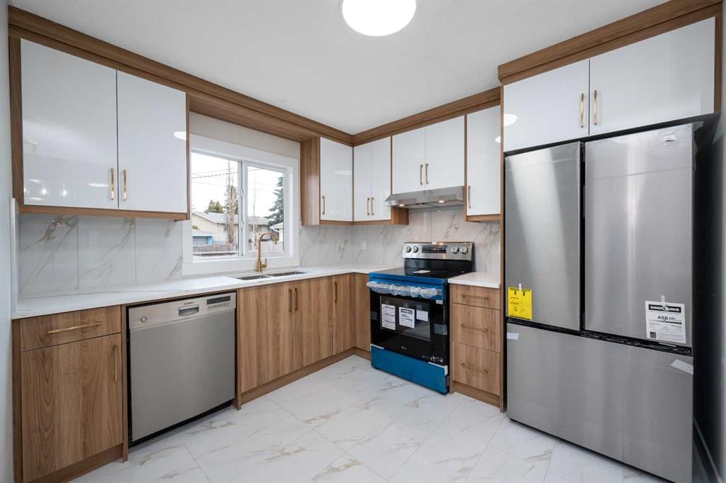 5023 Marlborough Drive NE, Calgary — photo 4 of 34