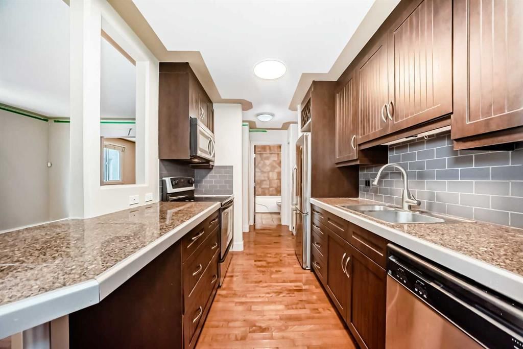 205, 2417 17 Street SW, Calgary — photo 3 of 23