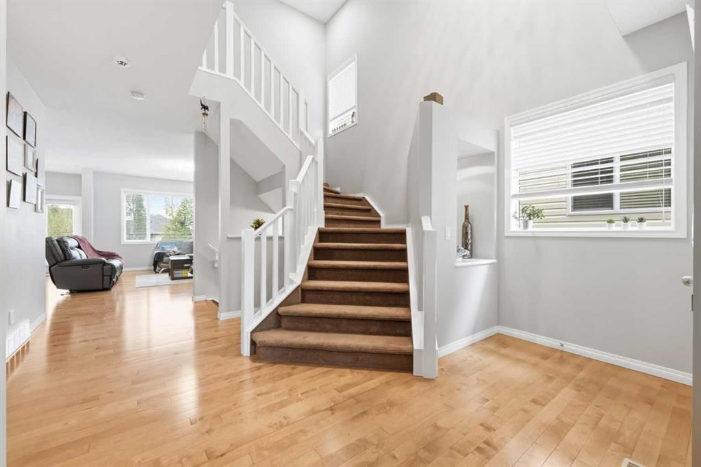 172 Sherwood Mews NW, Calgary — photo 5 of 50