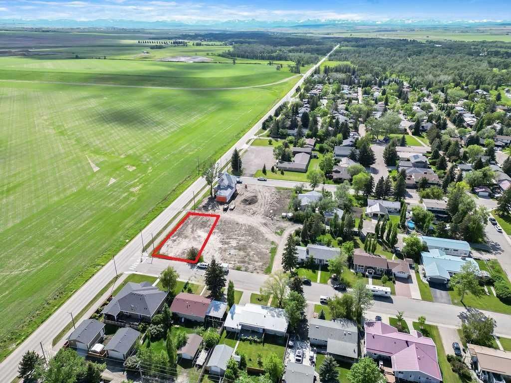 1033 8 Street SW, High River — main listing photo