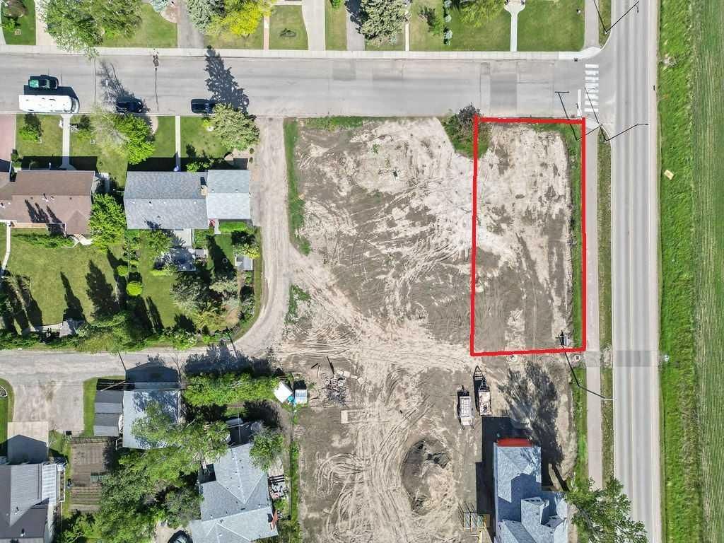 1033 8 Street SW, High River — photo 3 of 18
