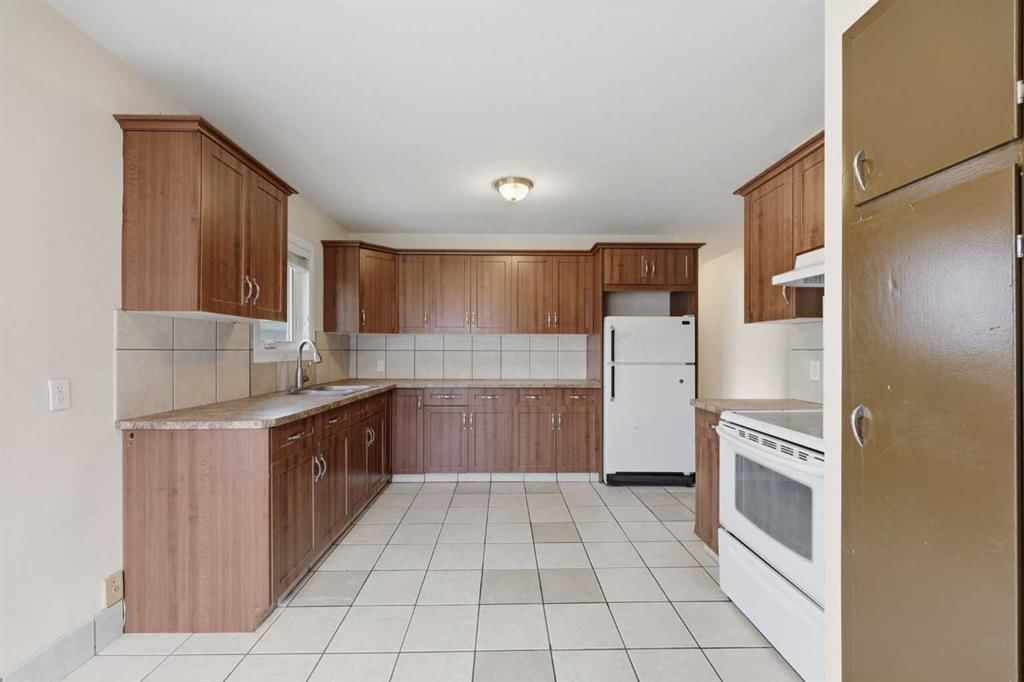 1159 Radnor Avenue NE, Calgary — photo 4 of 30