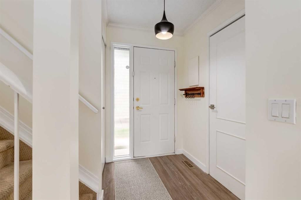 1, 103 Grier Terrace NE, Calgary — photo 4 of 33
