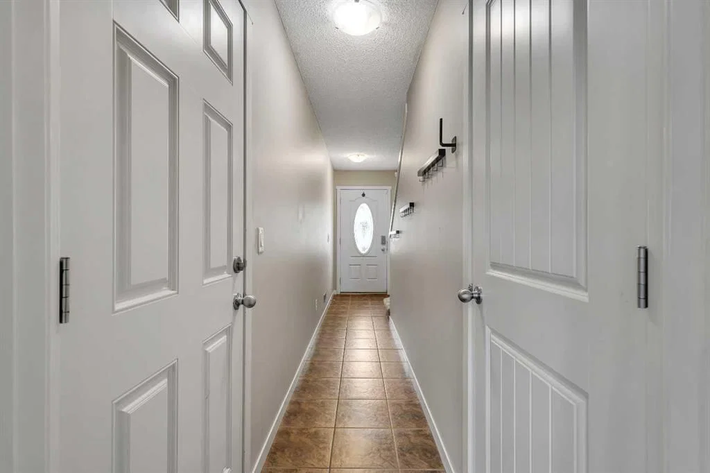 401 Copperpond Landing SE, Calgary — photo 4 of 39