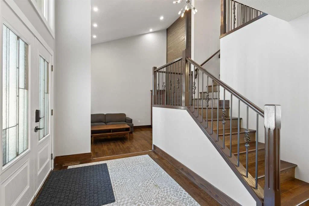 40 Wood Crescent SW, Calgary — photo 3 of 50
