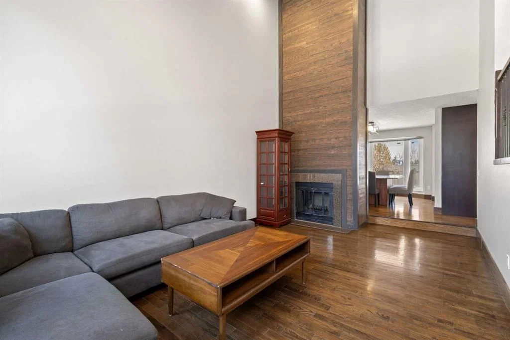 40 Wood Crescent SW, Calgary — photo 4 of 50