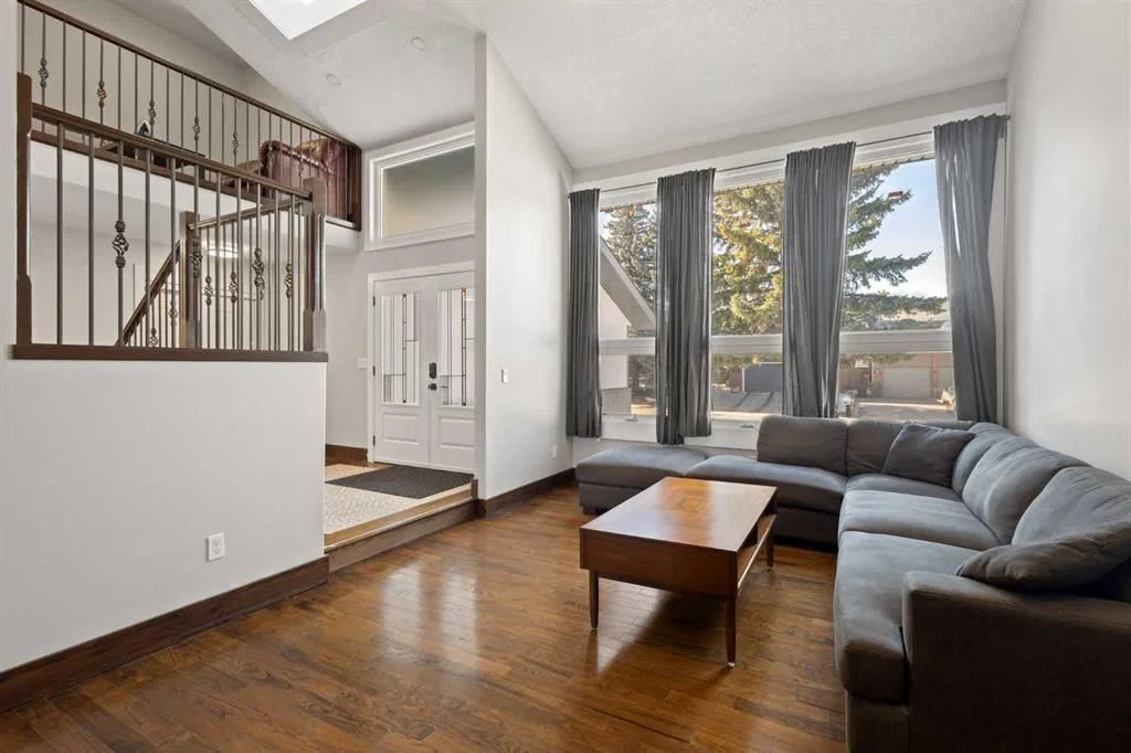 40 Wood Crescent SW, Calgary — photo 5 of 50