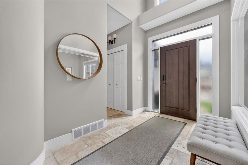 46 Simcrest Manor SW, Calgary — photo 2 of 50