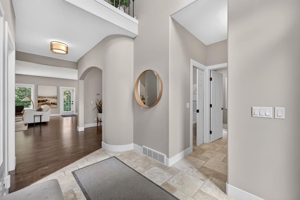 46 Simcrest Manor SW, Calgary — photo 3 of 50