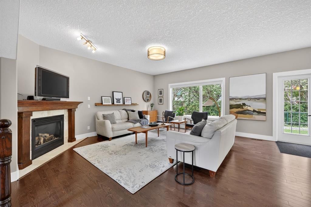 46 Simcrest Manor SW, Calgary — photo 4 of 50
