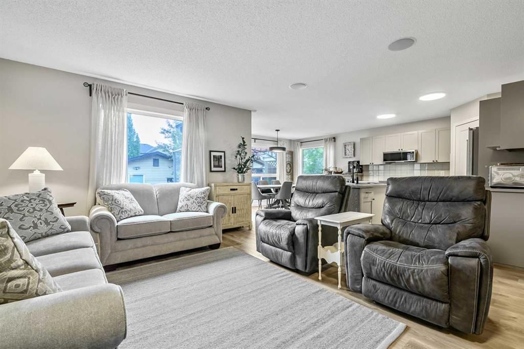 87 ELGIN Drive SE, Calgary — photo 3 of 50