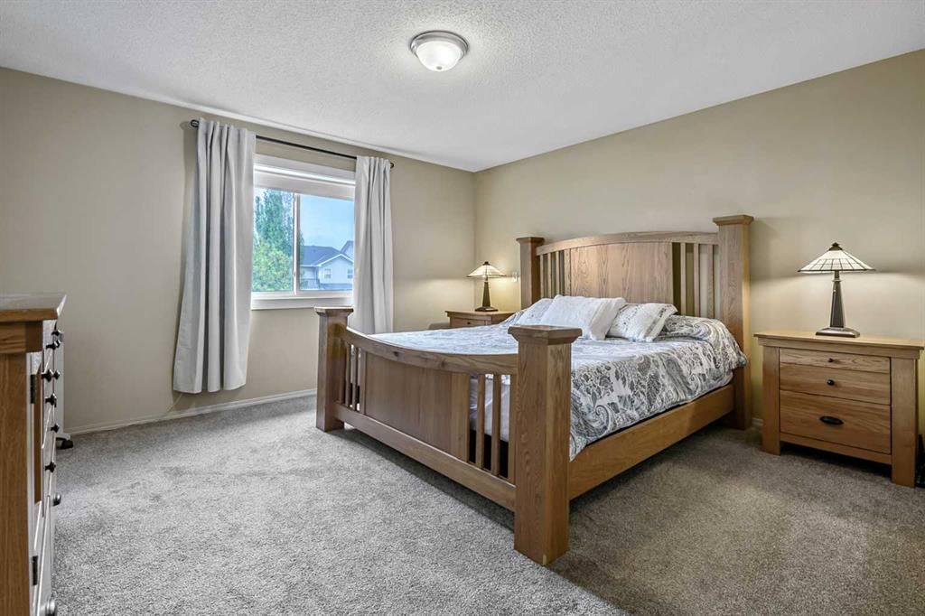 87 ELGIN Drive SE, Calgary — photo 4 of 50