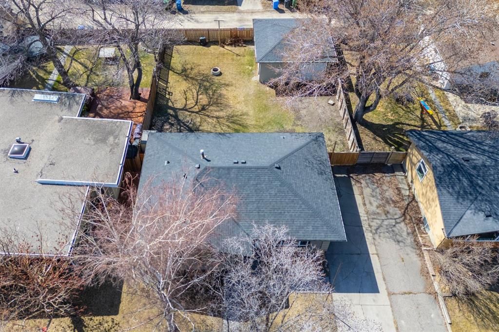 6031 Lacombe Way SW, Calgary — photo 2 of 46