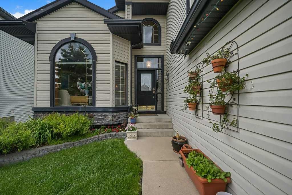 158 Valley Glen Heights NW, Calgary — photo 2 of 50