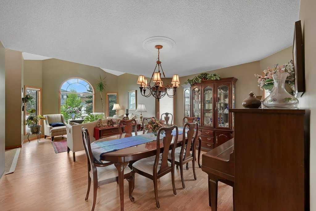 158 Valley Glen Heights NW, Calgary — photo 4 of 50