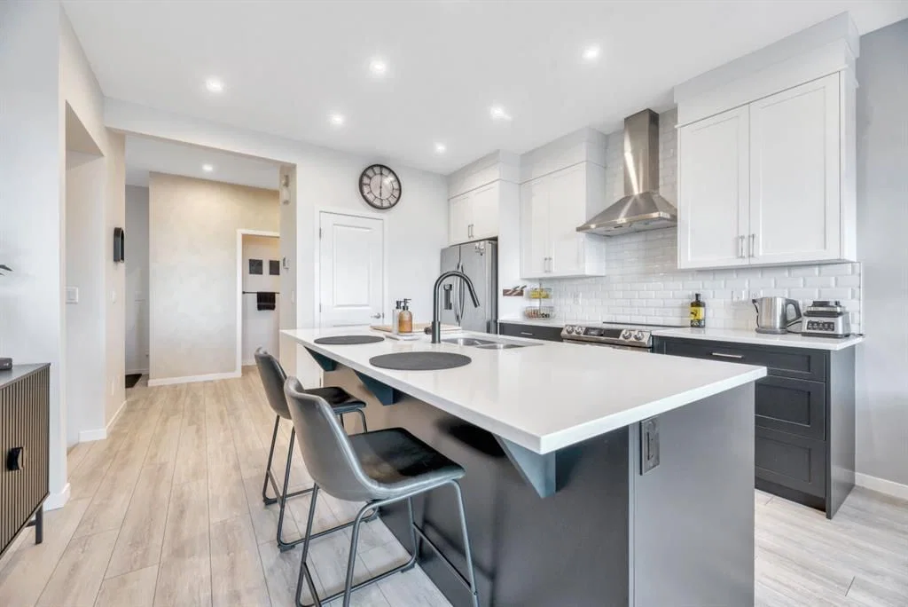 836 Seton Circle SE, Calgary — photo 4 of 43