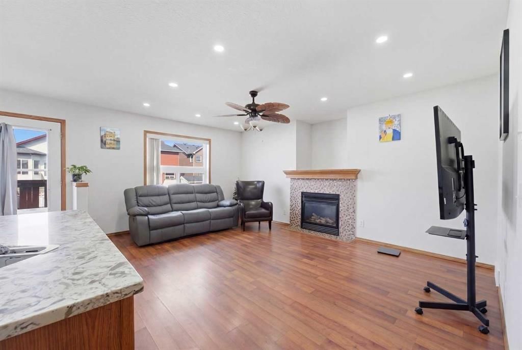 139 Saddlehorn Close NE, Calgary — photo 4 of 41