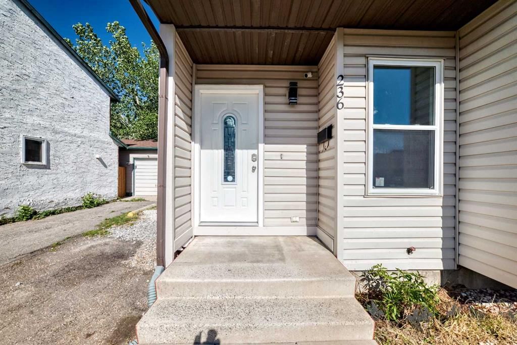 236 Pinemill Mews NE, Calgary — photo 2 of 27