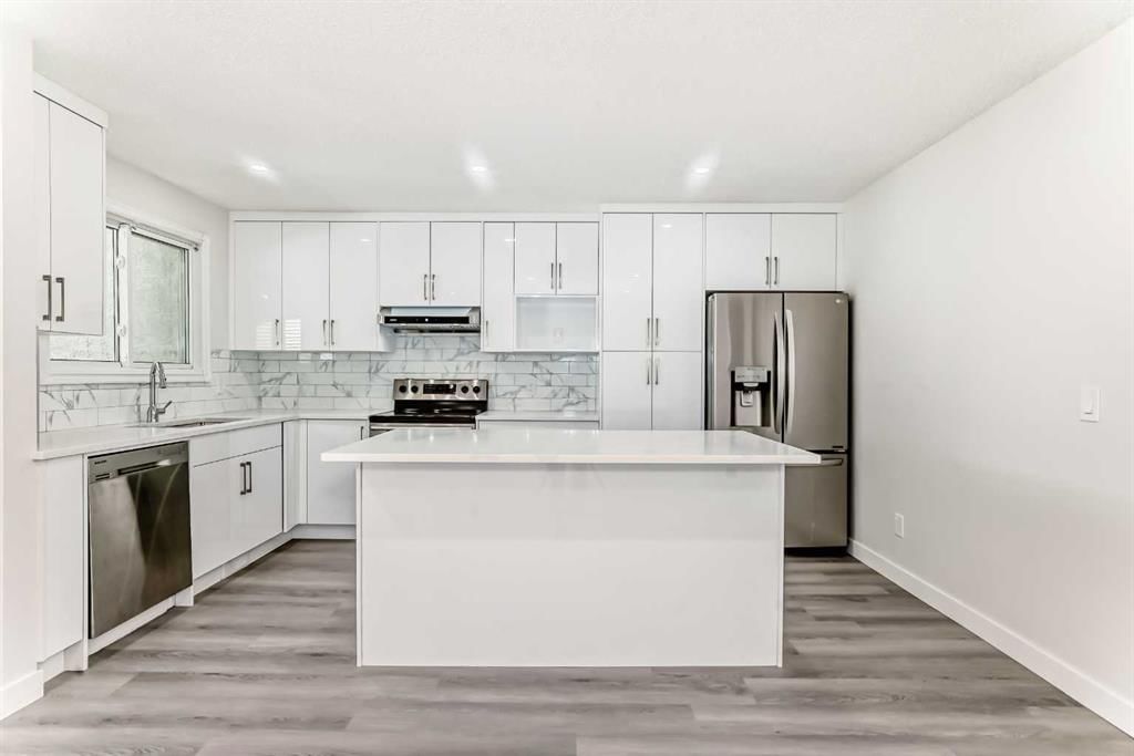 236 Pinemill Mews NE, Calgary — photo 4 of 27