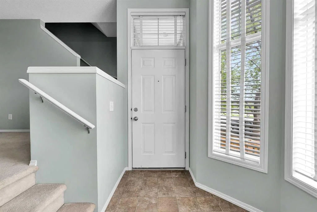 207 Mckenzie Towne Gate SE, Calgary — photo 5 of 39