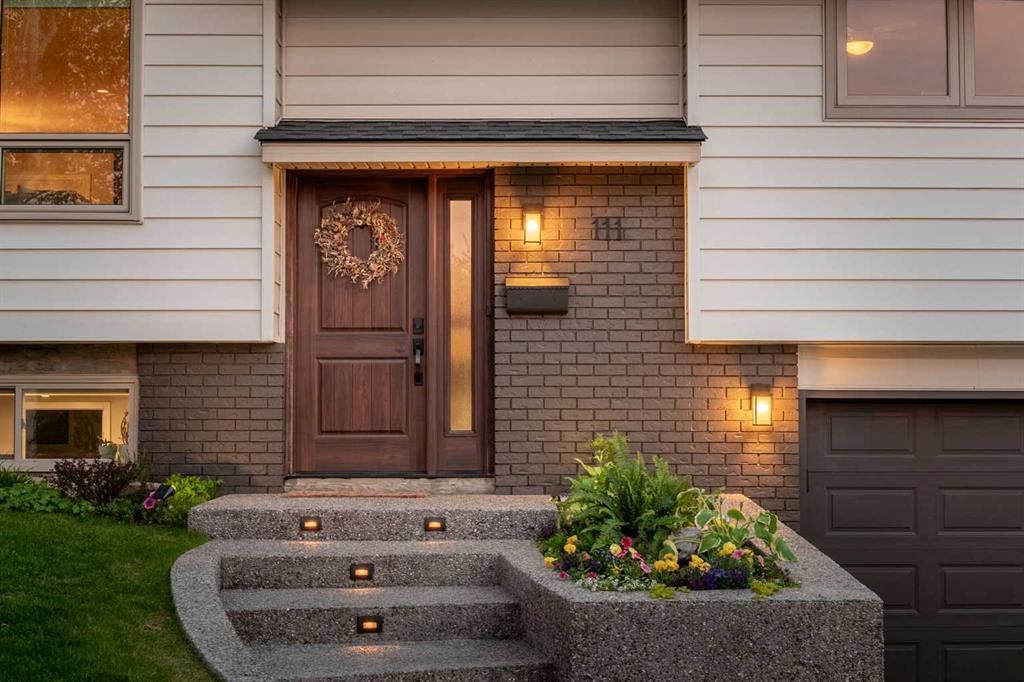 111 Silvergrove Green NW, Calgary — photo 2 of 44