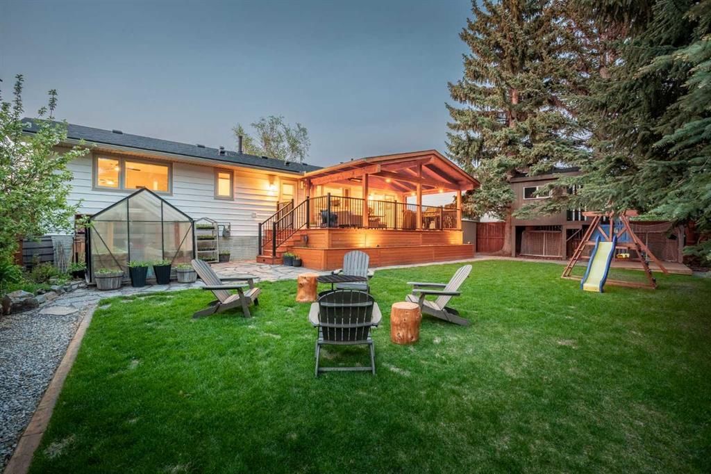 111 Silvergrove Green NW, Calgary — photo 4 of 44