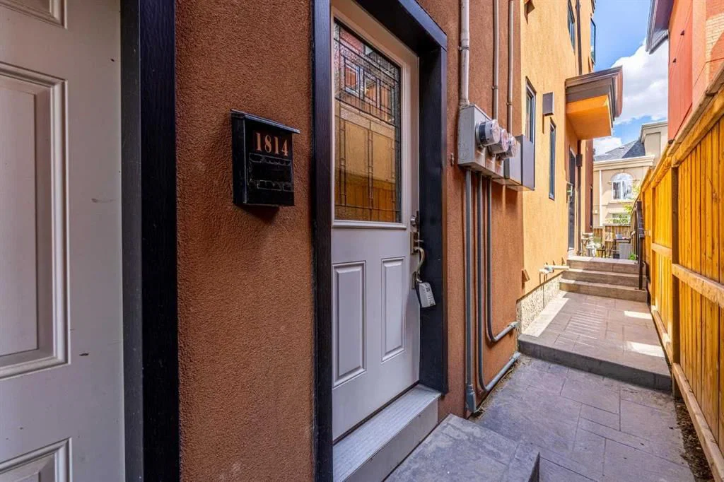1814 14A Street SW, Calgary — photo 5 of 44