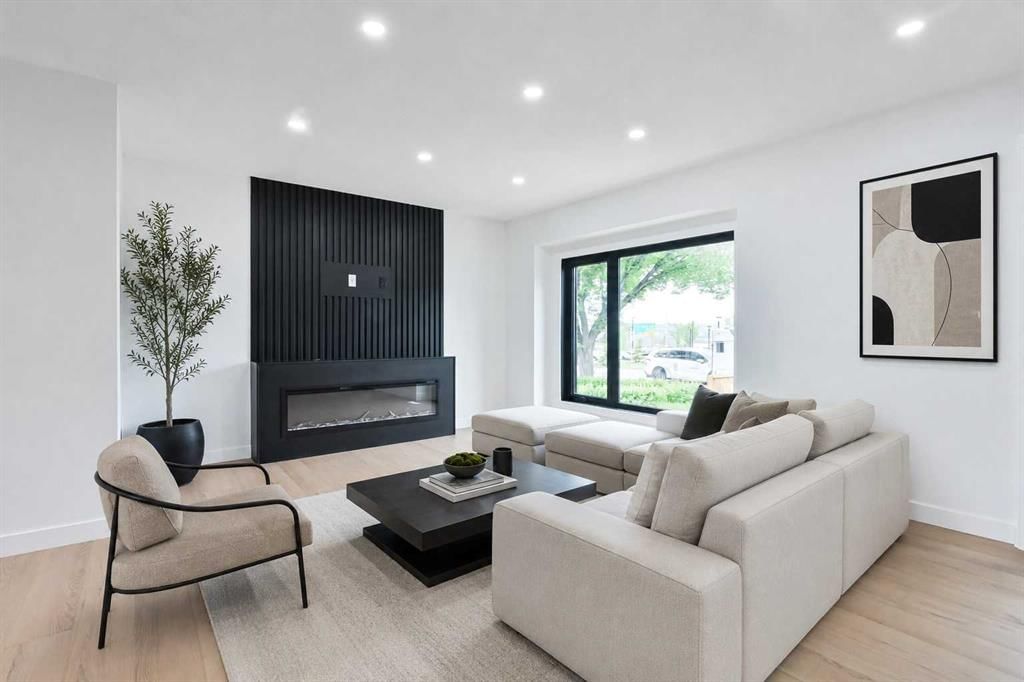 4940 45 Street SW, Calgary — photo 3 of 50