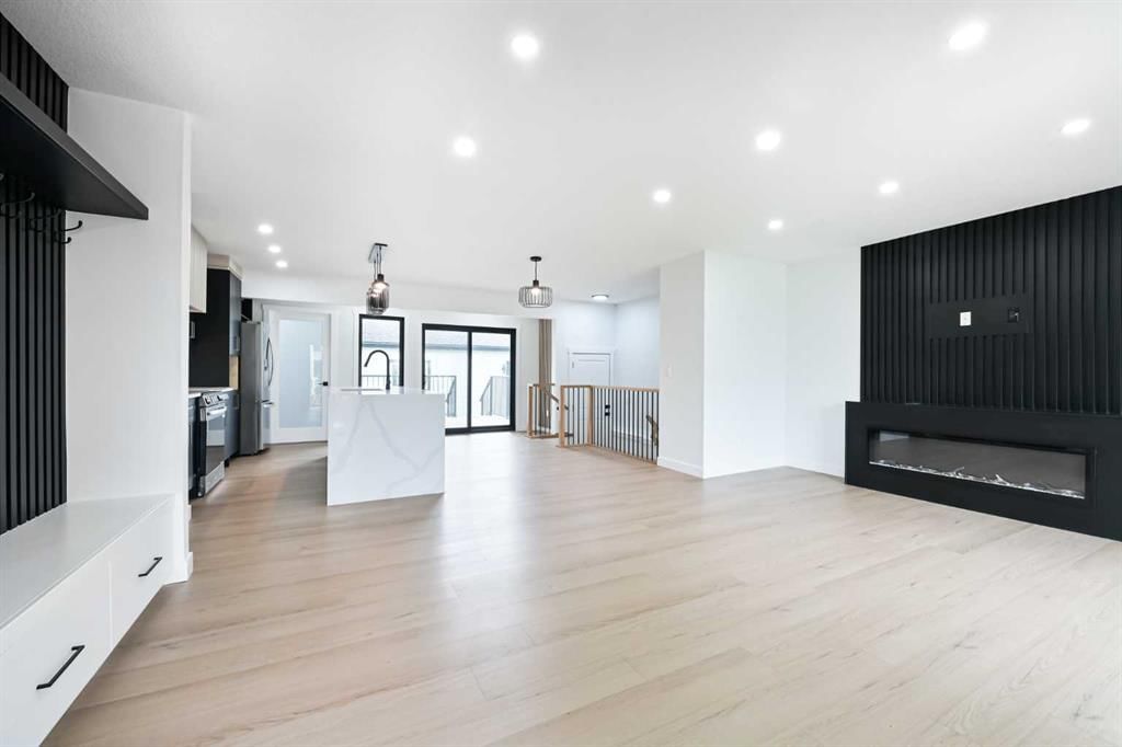 4940 45 Street SW, Calgary — photo 4 of 50