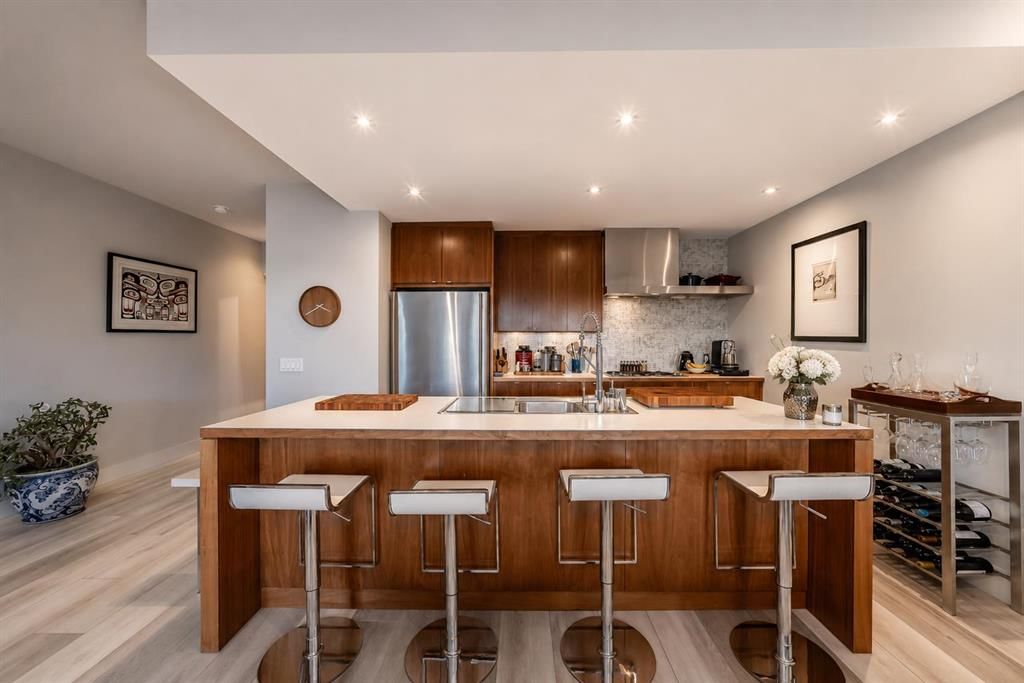 201, 2124 17 Street SW, Calgary — main listing photo