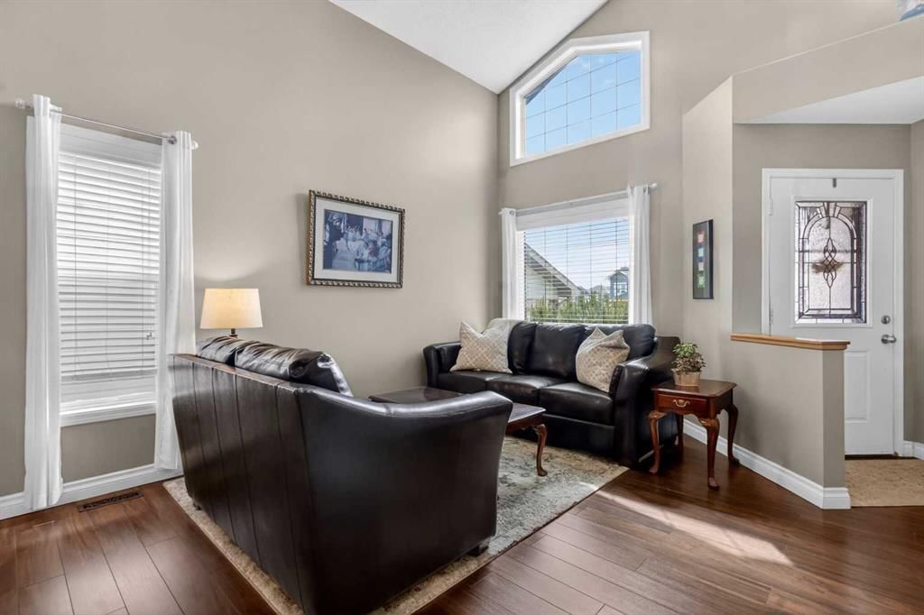 210 Douglas Ridge Place SE, Calgary — photo 5 of 50