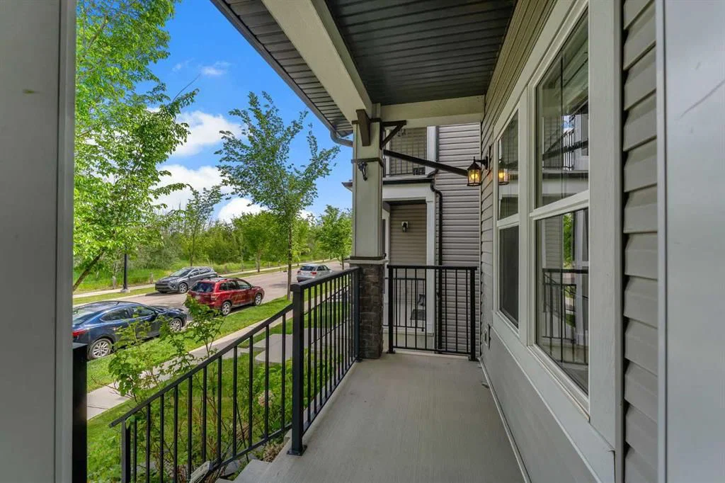 240 Elgin Meadows Way SE, Calgary — photo 4 of 42