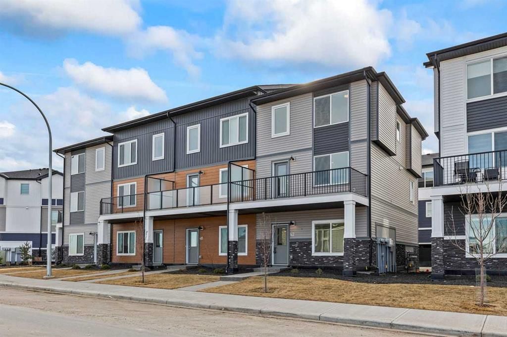 42 Corner Glen Manor NE, Calgary — main listing photo