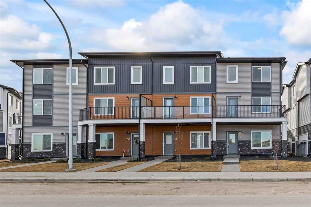 42 Corner Glen Manor NE, Calgary — photo 2 of 48