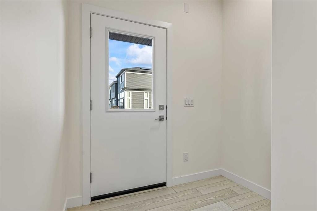42 Corner Glen Manor NE, Calgary — photo 5 of 48