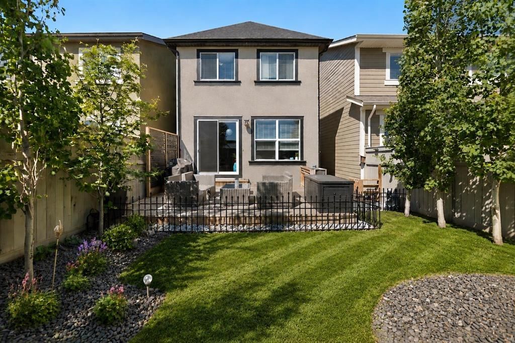 124 Masters Crescent SE, Calgary — photo 2 of 44