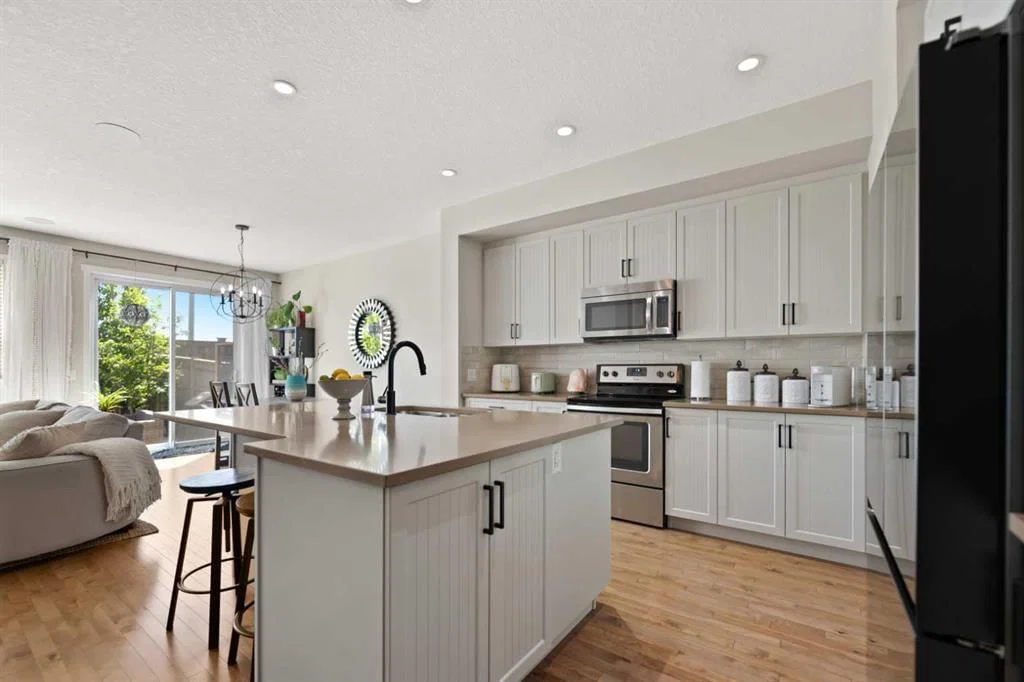 124 Masters Crescent SE, Calgary — photo 3 of 44