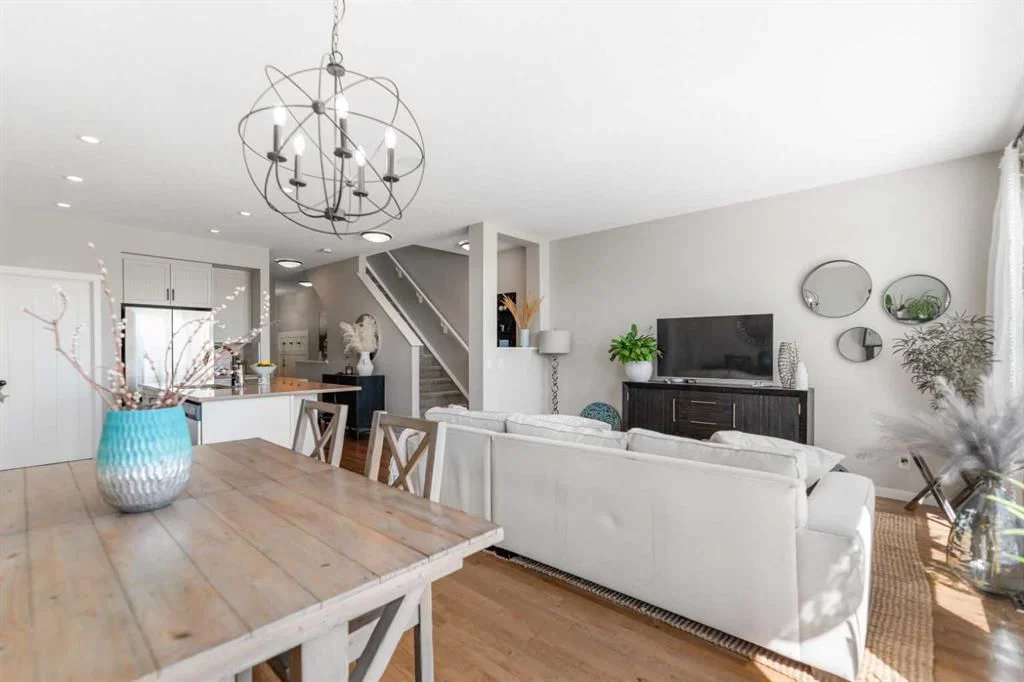 124 Masters Crescent SE, Calgary — photo 4 of 44